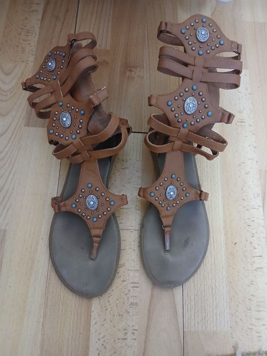 Vând sandale ptr.damă