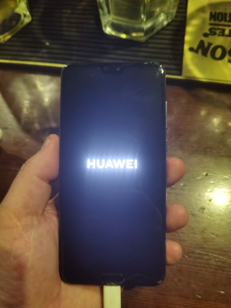 Отличный Huawei p20pro