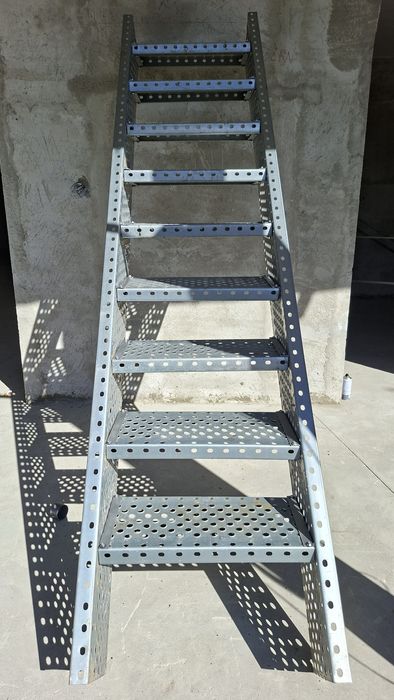Scarii zincate metalice galvanizate exterioare