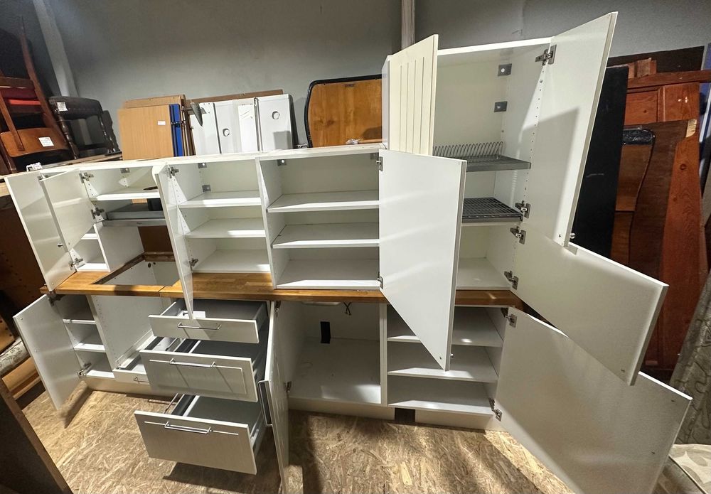 Bucatarie cu blat 2,70 m; Mobila bucatarie; Bufet si Dulap Suspendat