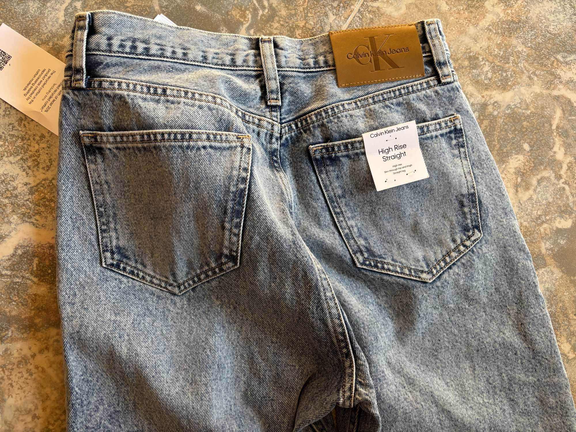 Продавам дамски дънки CALVIN KLEIN - не са носени!