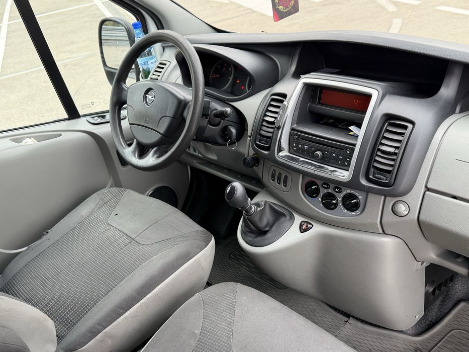 De vanzare opel vivaro 8+1
