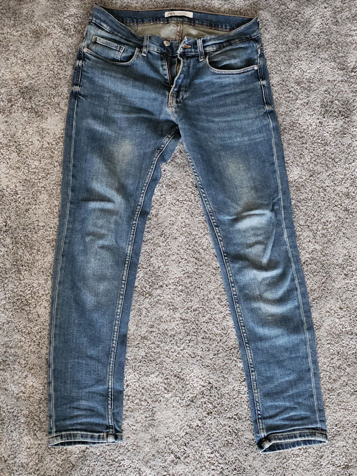 Jeans Zara man
99% cotton