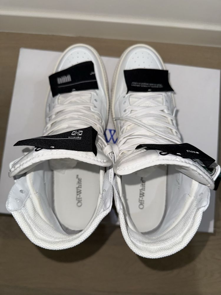 Off-White Court 3.0 44