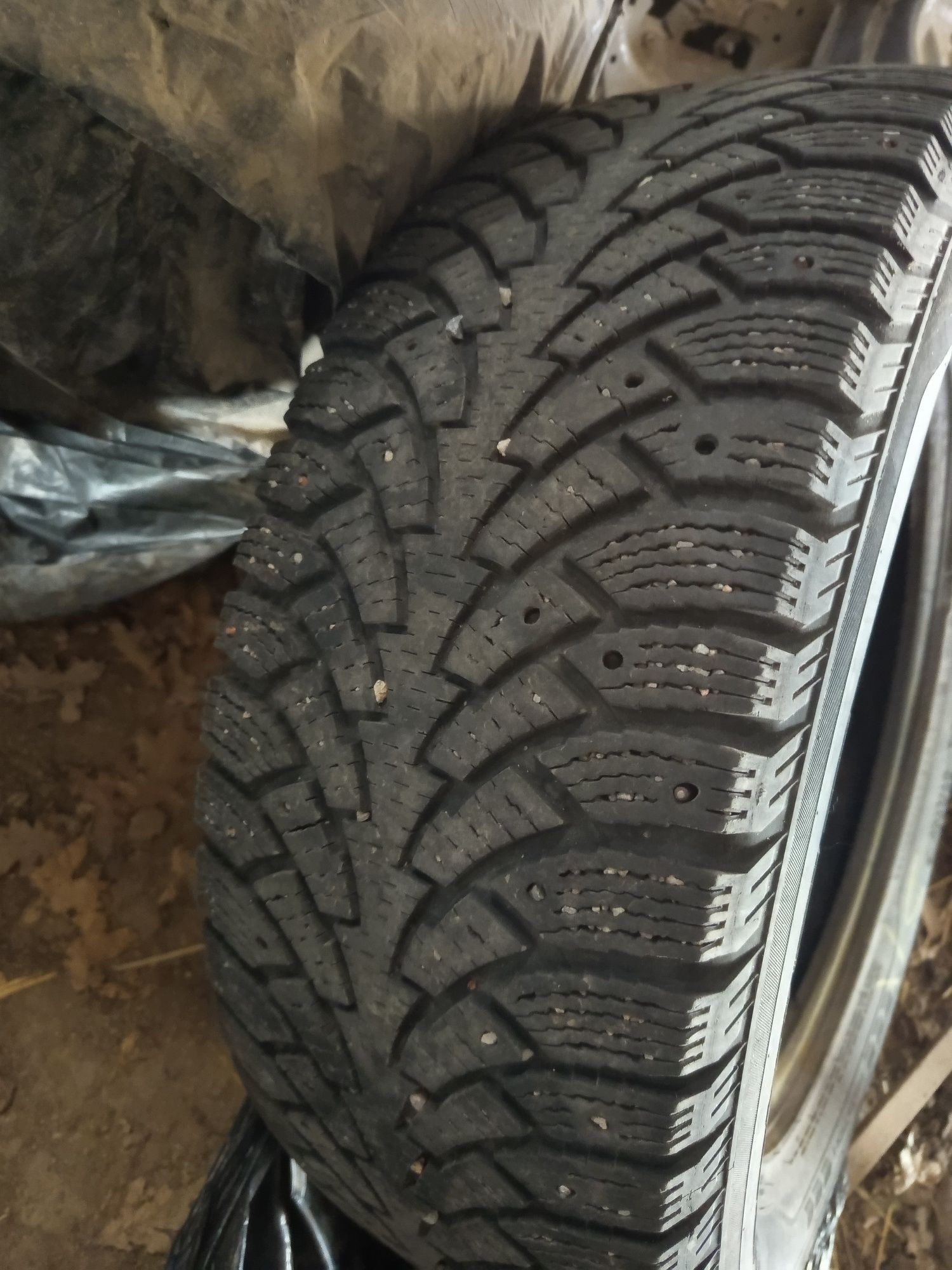 Продам зимние шины от джипа 570