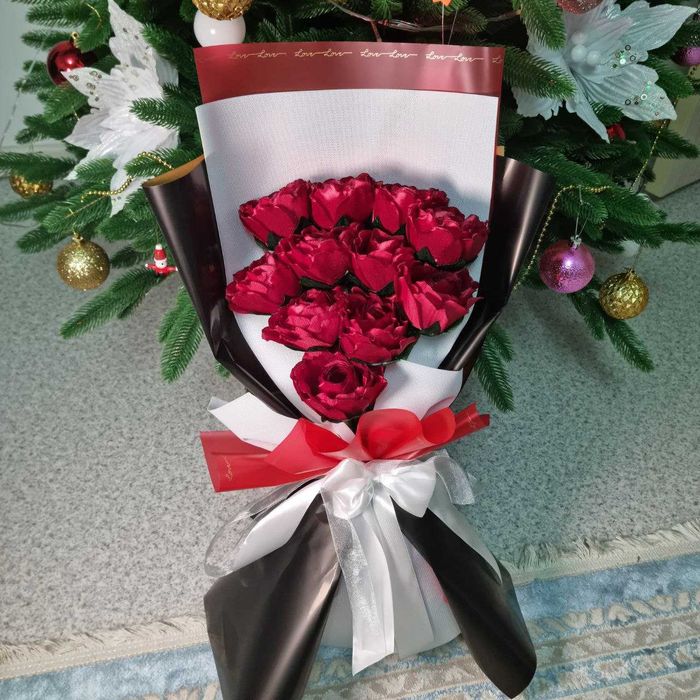 Букеты из атласных роз