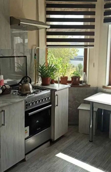 Mirobod,  risiviy bozor oldid Toshkent metro yaqin