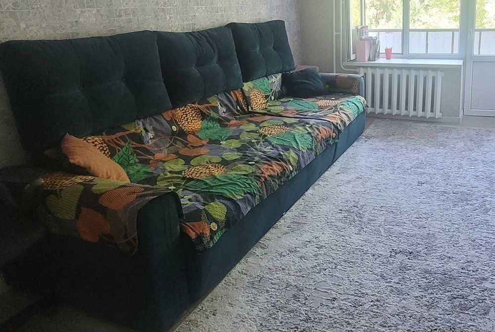 Диван БУ в среднем состоянии