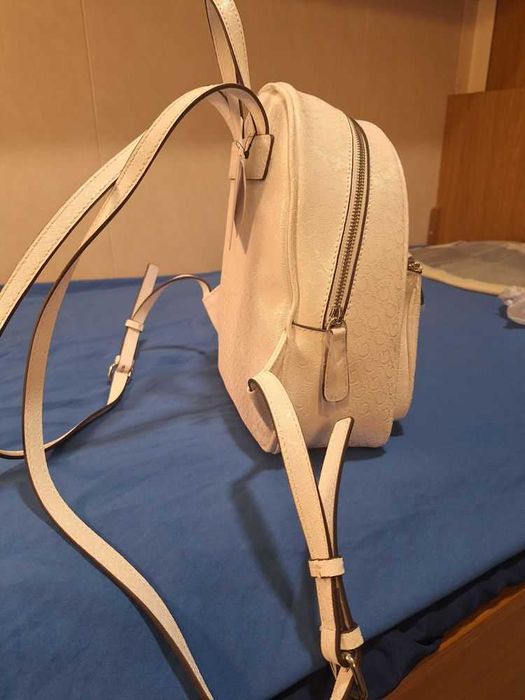 Чисто нова дамска раница GUESS
