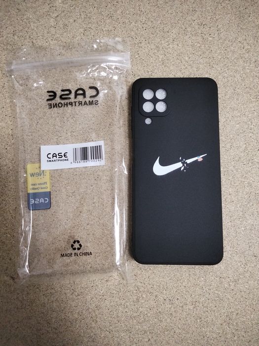 Чехол на телефон