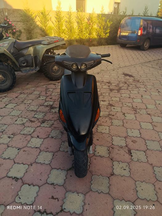 Vând scuter marca honda
