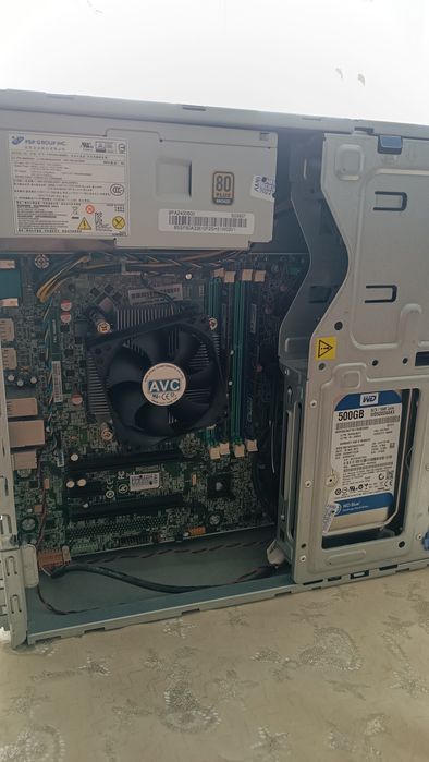 Vând unitate PC Lenovo ThinkCentre M83