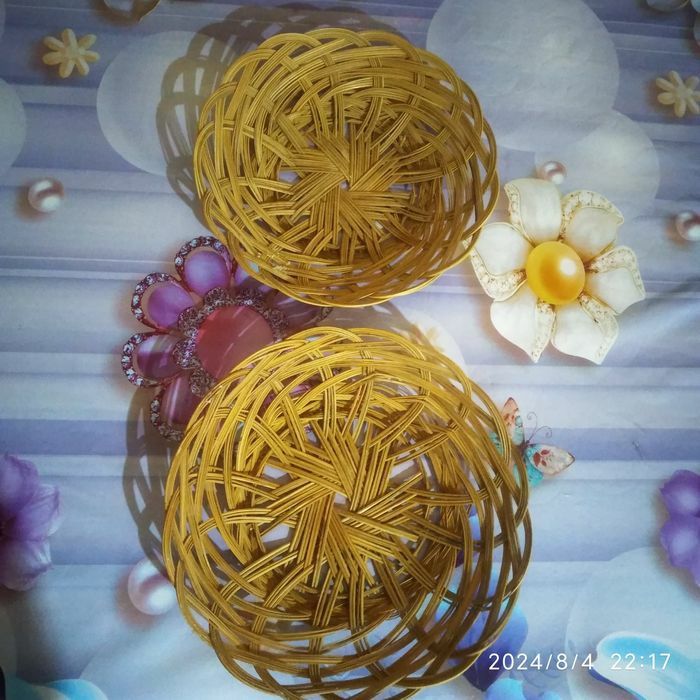 Соломенные и деревянные аксессуары.