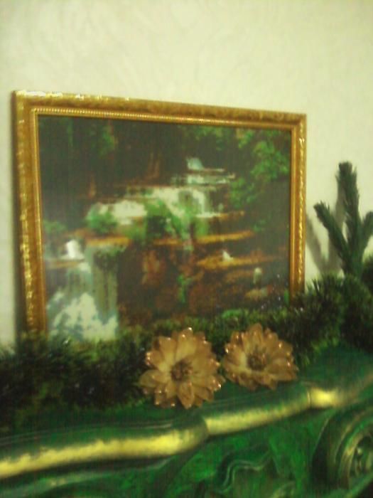 Картина в рамке "Водопад" выполнена в технике из стразов,разм30 на40см