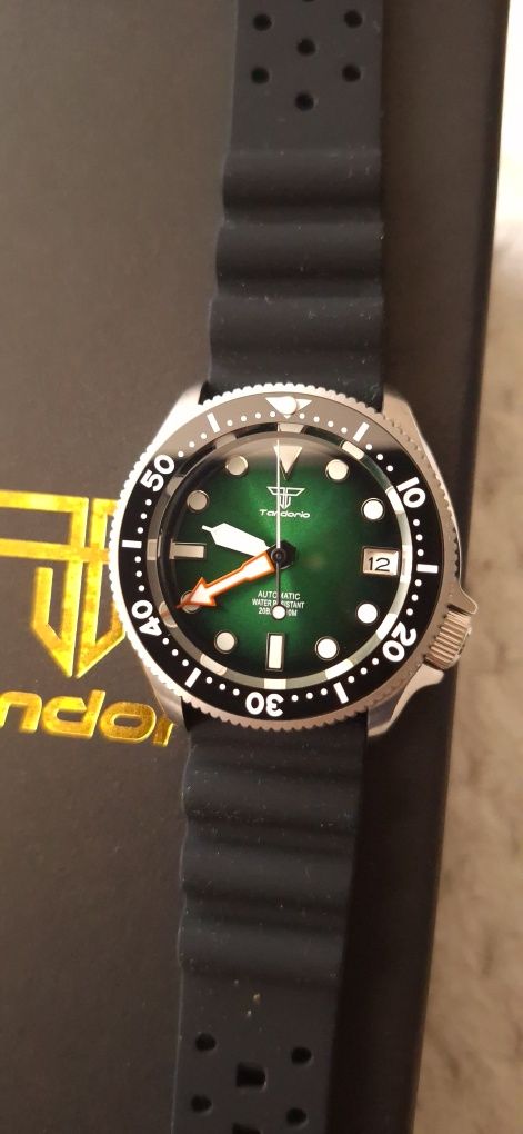 Ceas automatic nou.