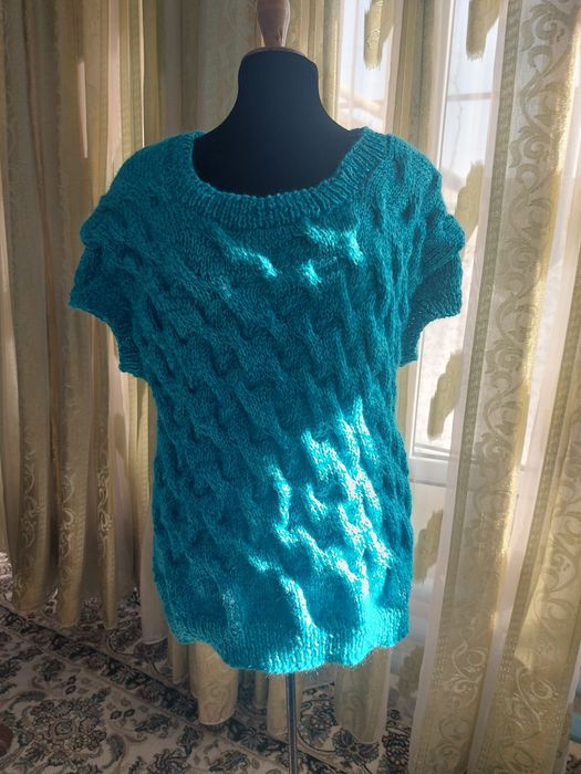 Кофта, жилет,  безрукавка связано спицами