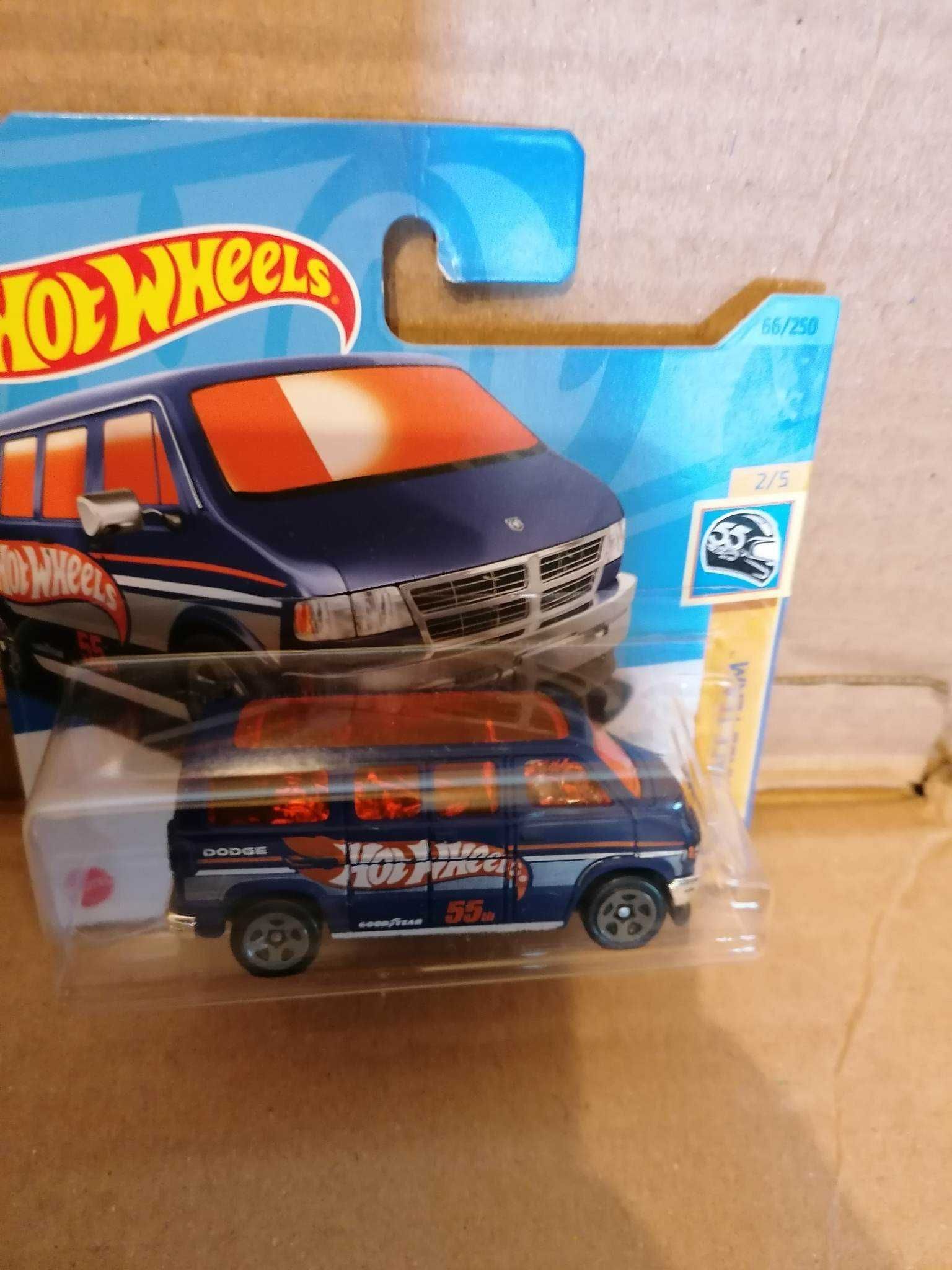 2023 Hot Wheels 66/250 HW 55 Race Team 2/5 DODGE VAN