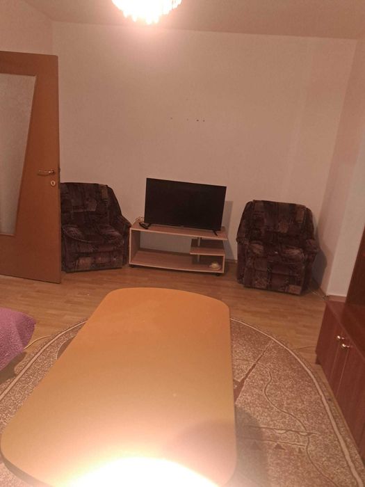 Vând apartament parțial mobilat în Hunedoara