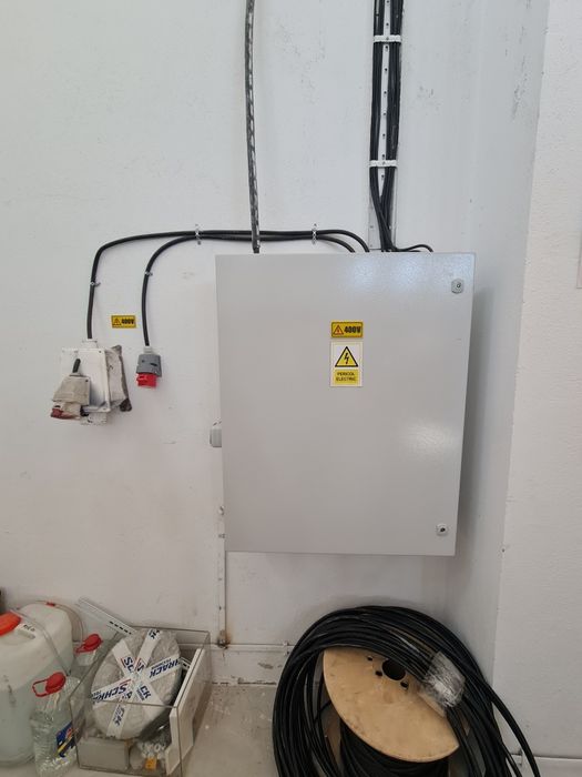 Electrician calificat cu experienta