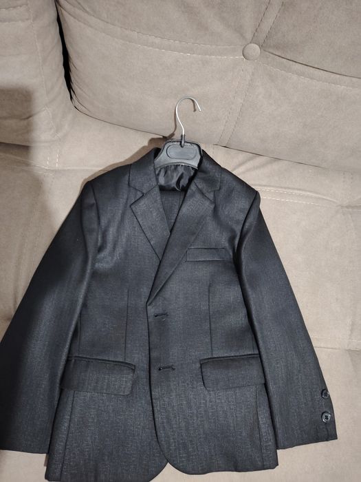 Продам детский костюм троика.