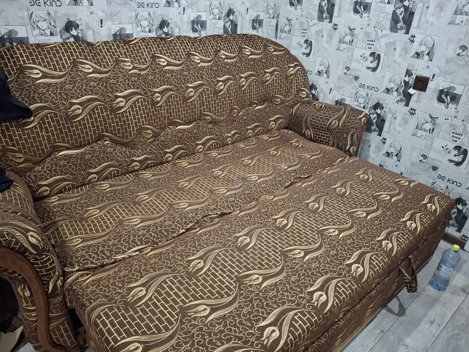 Продаётся Диван в хорошем состоянии полностью рабочий