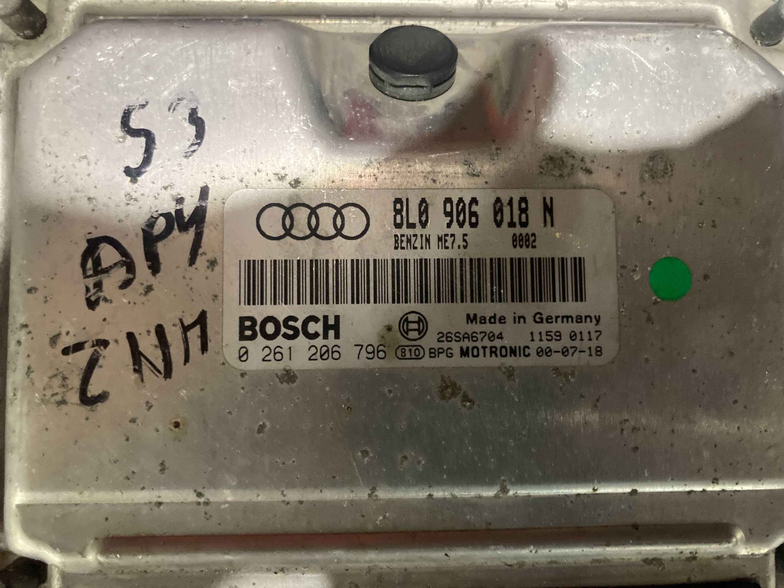 Компютър еку ecu електронен блок двигател Audi S3 8L APY