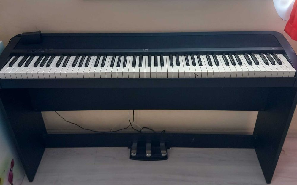 Vând pian digital KORG B1 SP cu pedalier, foarte puțin folosit