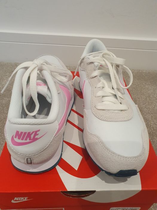 Маратонки Nike MD Valiant, н.36,5, нови