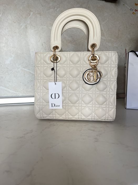 Чанта Lady Dior екрю среден размер