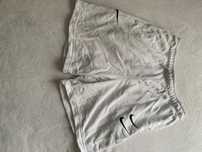 Pantaloni Nike scurti