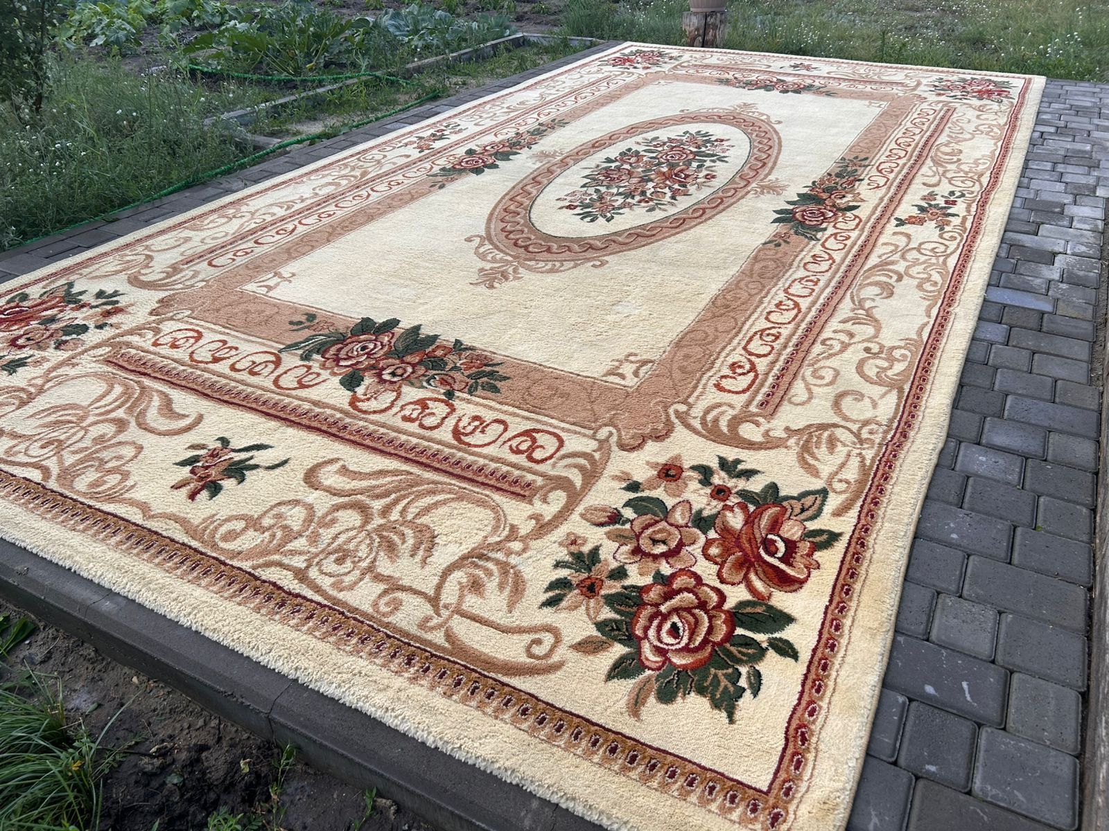 Продам ковёр 5х2.5 метра.