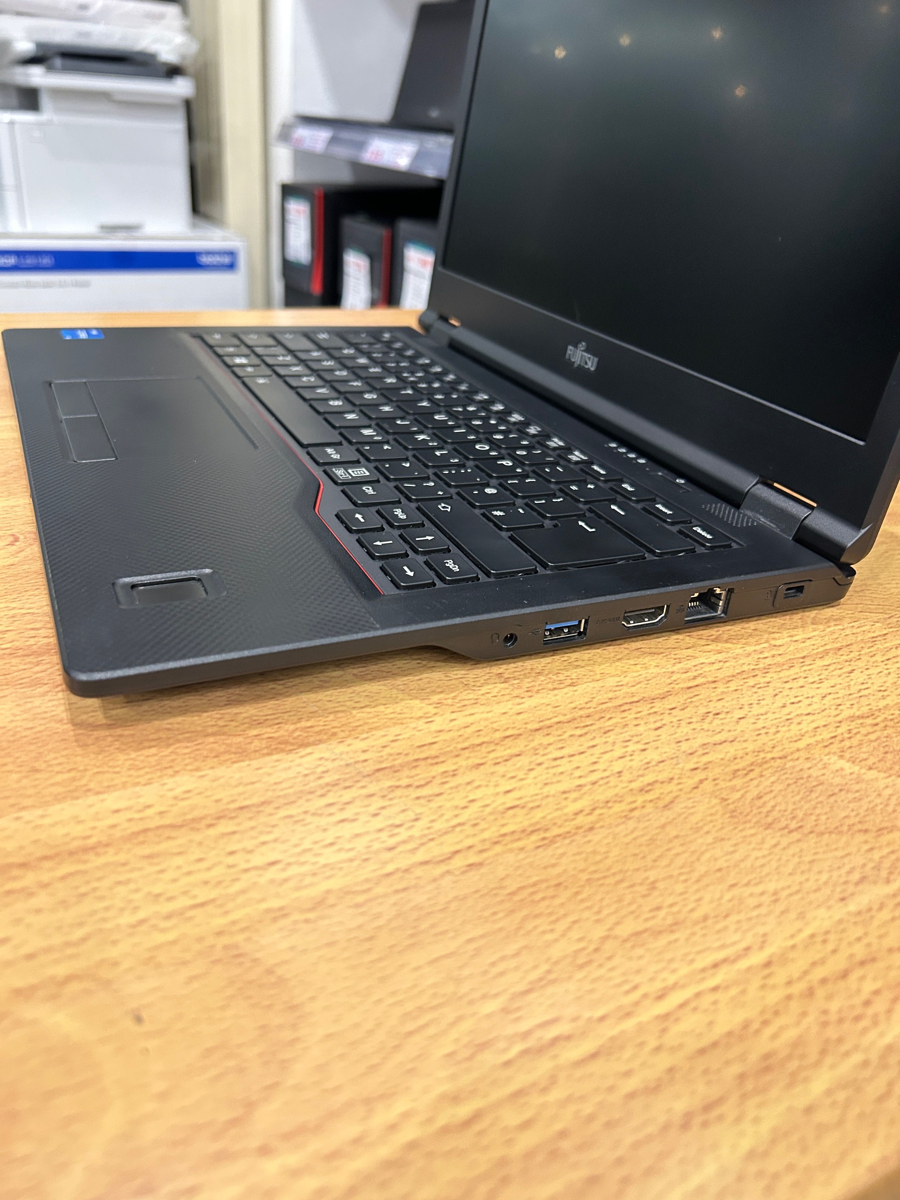 Като нов! Лаптоп Fujitsu E5411 i5-1135/8GB RAM/256GB с 3 мес. гар.