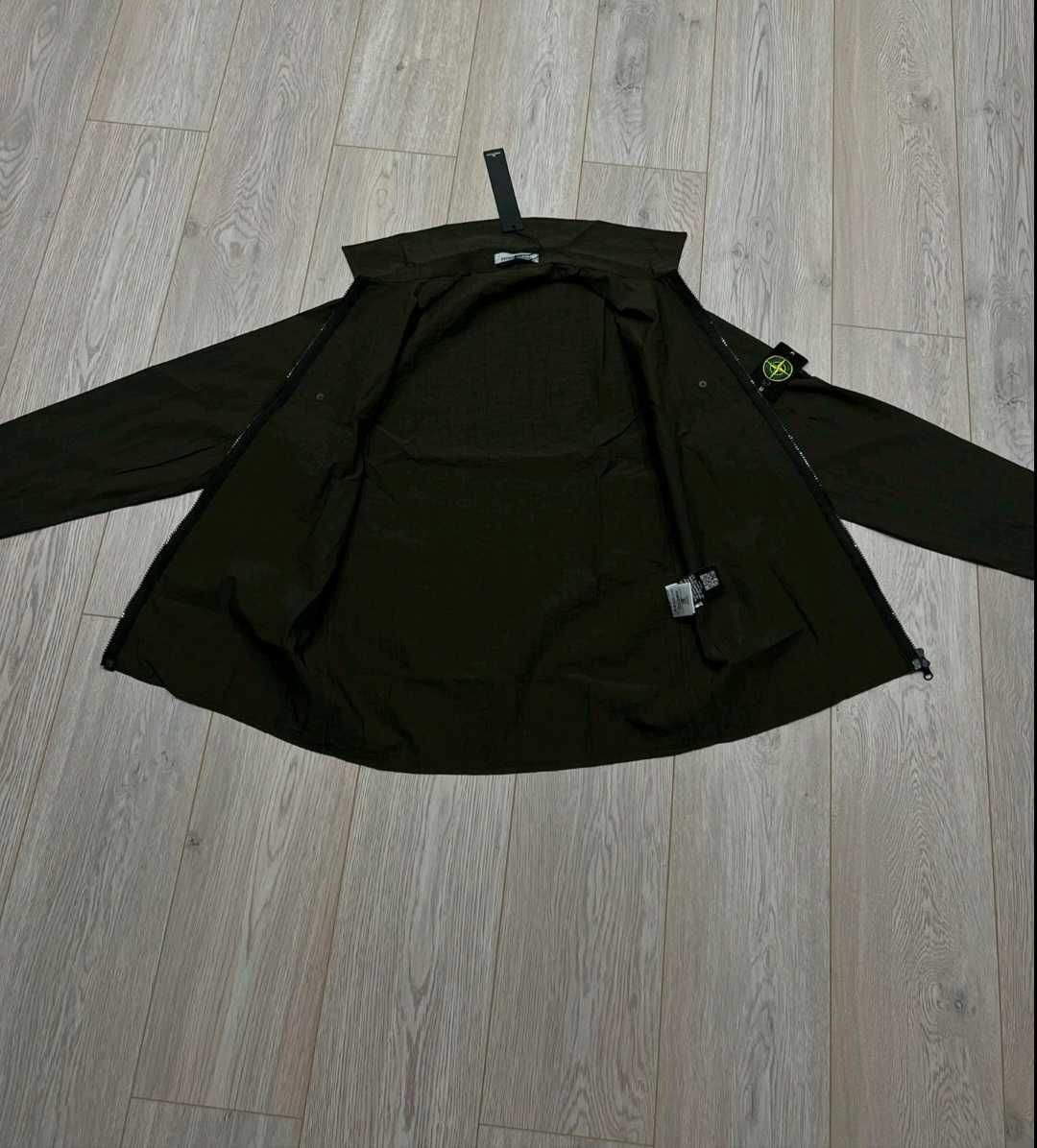 Тъмно зелена ветровка Stone island