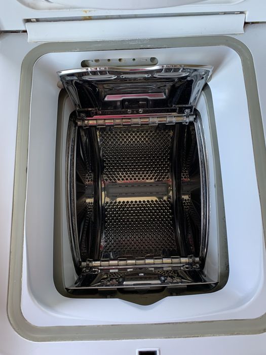 Пералня с горно зарежлане Индезит