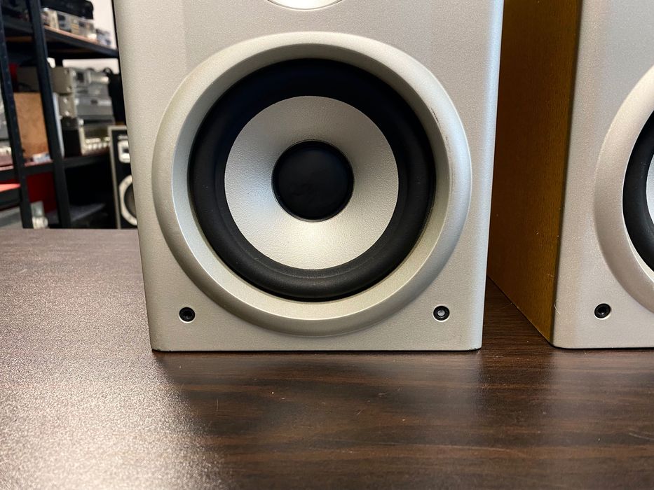 Букшелф тонколони Denon