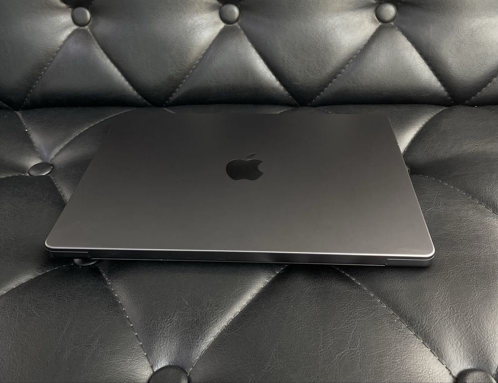 Apple MacBook Pro M3 Pro 14-inch 2023  года в хорошем состояние
