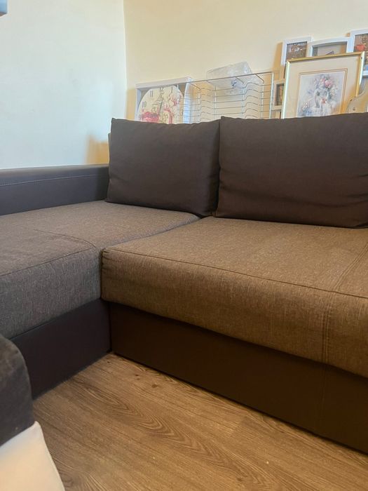 Vand canapea extensibila 3 locuri, maro, cu lada depozitare 550 ron