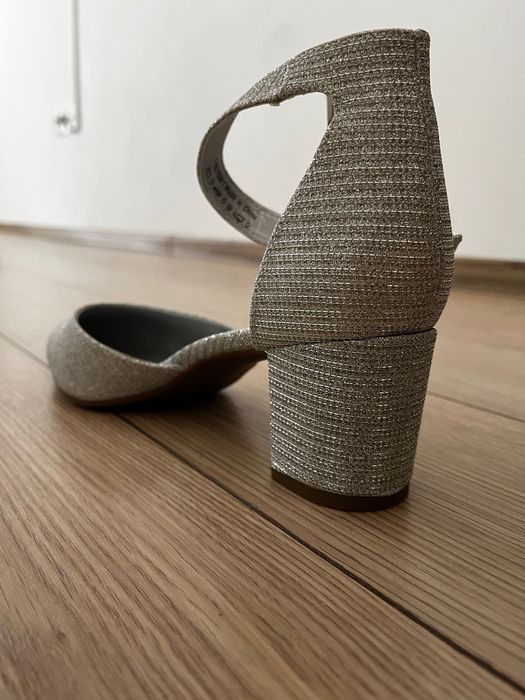 Pantofi cu toc mic