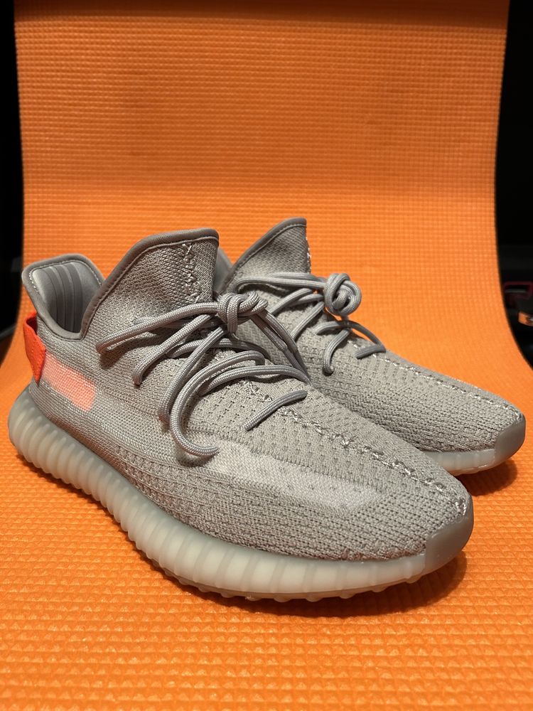 Adidas Yeezy 350 v2 Tail Light 44 350v2