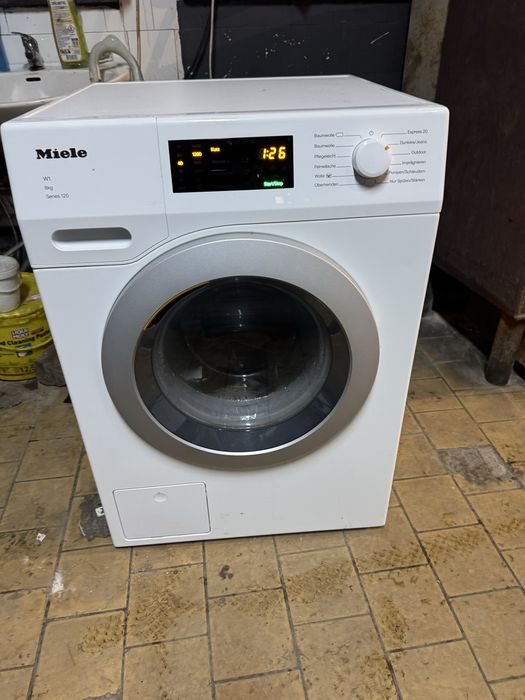 Vand 3 uscatoare 2 Siemens IQ700 si un Bosch serie 8