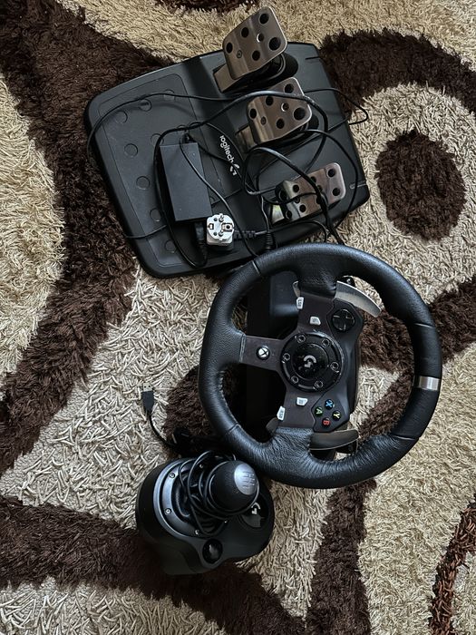 Vand calculator de gaming + volan de gaming