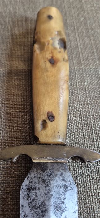 Много стара кама , нож.