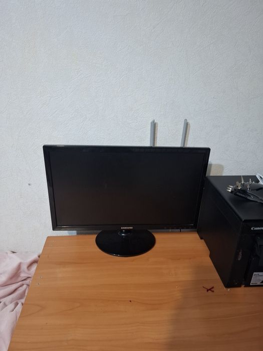 Монитор Samsung S22300NY