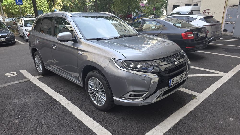 Vand Mitsubishi Outlander Plug-In Hybrid sau PHEV.
