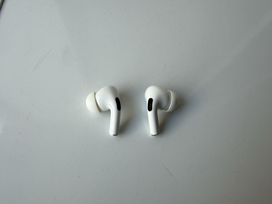 Левый и правый наушник Airpods Pro 1