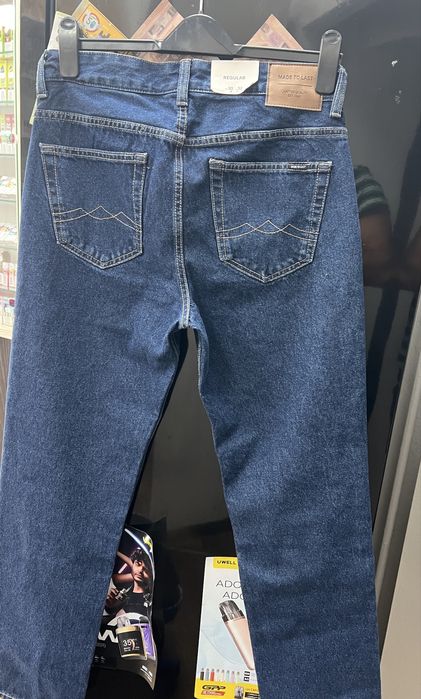 Vând blugi regular fit noi