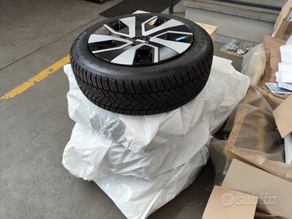 Set roți noi  iarnă Dunlop Winter Sport 5  195/55/R16 cu capace oe