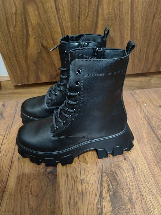 Дамски ботуши нови и спортни обувки водоустойчиви