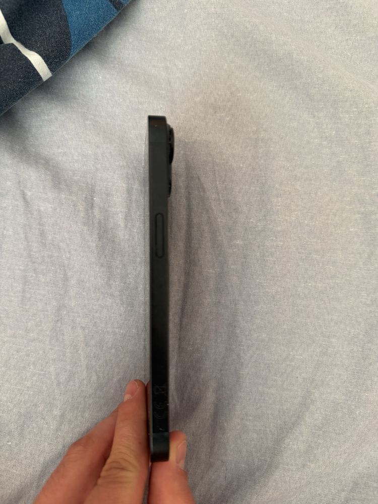 Iphone 14 midnight blue