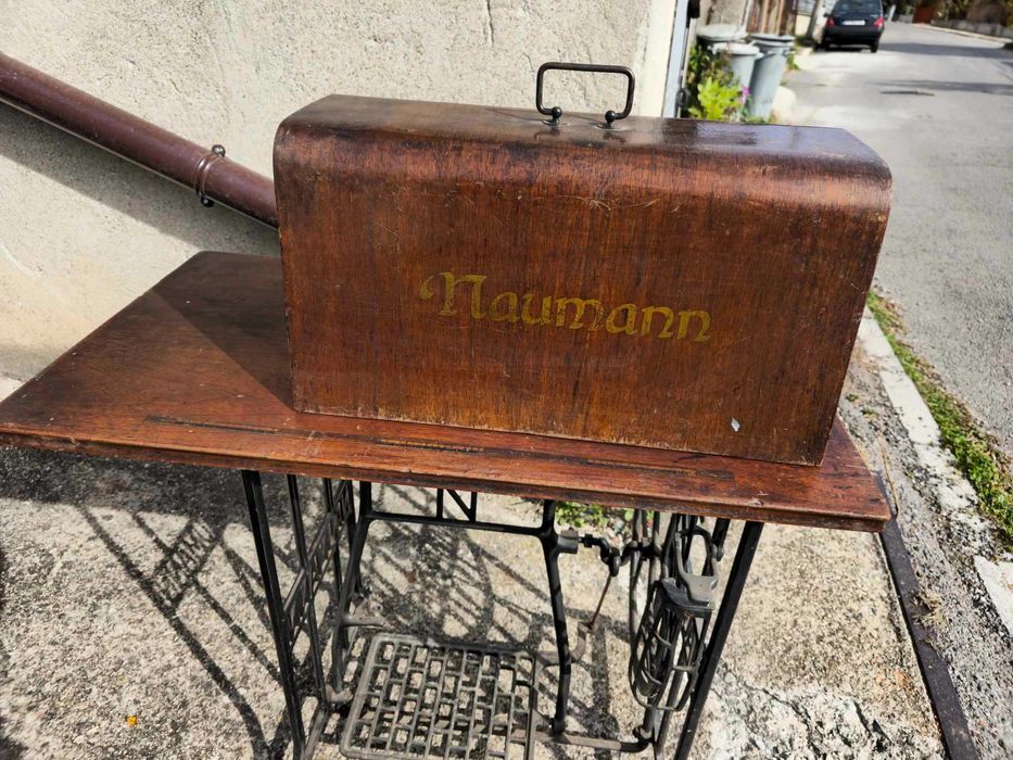 Крачна ретро шевна машина с капак и друга ръчна